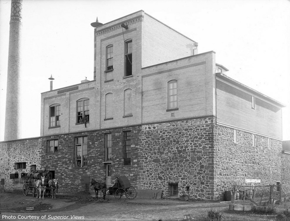 Calumet brewery<br>Courtesy of <i>Superior View</i>, viewsofthepast.com